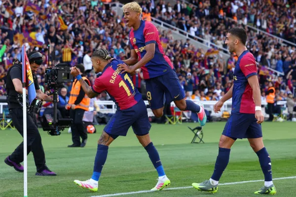 Lluvia de goles y varias polémicas en un clásico crucial: Barcelona venció a Real Madrid y quedó a un paso de ser campeón en España