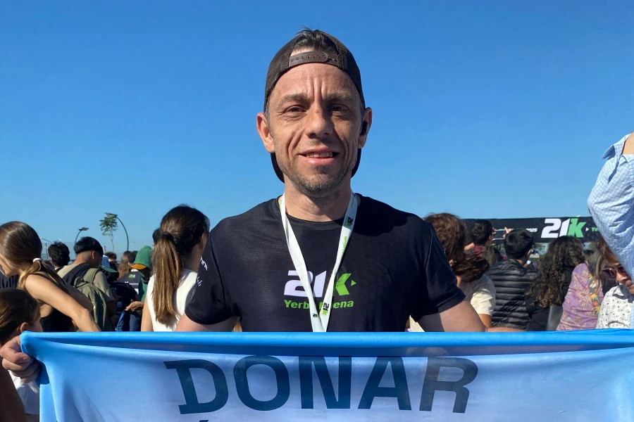 Caco, el corredor trasplantado que luce su bandera: “Donar órganos es dar vida”