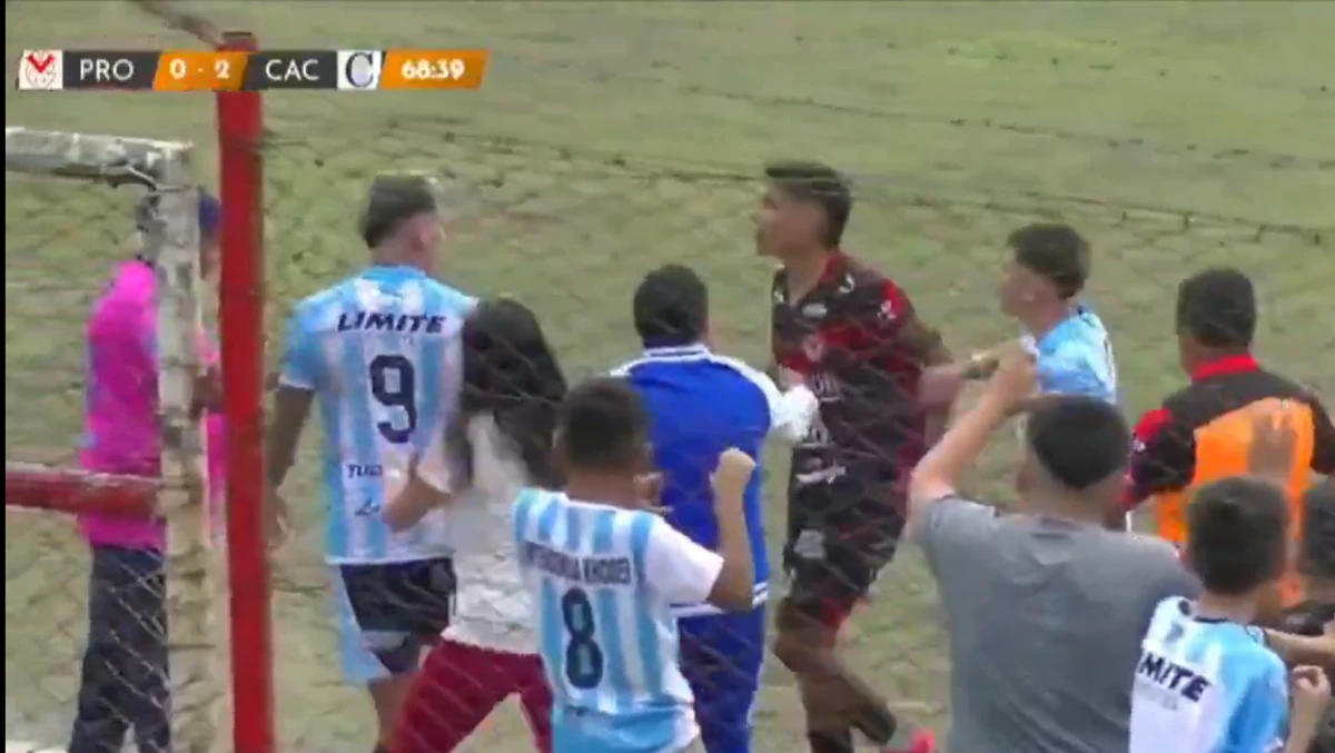 Una fotógrafa agredió a un futbolista de Atlético Concepción.