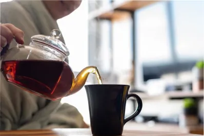 Descubren que el té puede ayudar a prevenir la osteoporosis: lo que debes saber