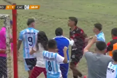 Insólito: una fotógrafa agredió a un jugador de Atlético Concepción en la Liga Tucumana