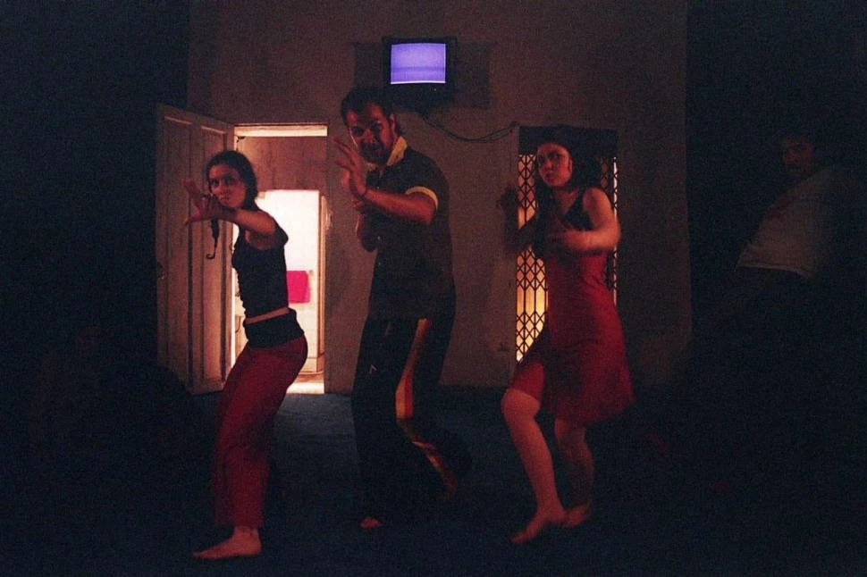 TRÍO. Silvina Koss, Daniel Elías y Cynthia Avellaneda, protagonistas de la obra “Violently Happy”, que este año cumple 20 años de su estreno.