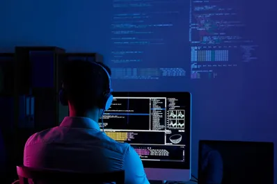 Santander lanza 400 becas para estudiar programación web full stack con el ITBA