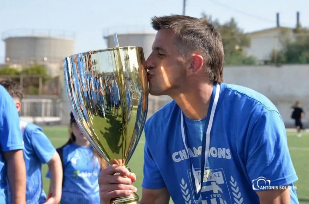 CAMPEÓN. Bossio logró el ascenso en el fútbol de Grecia.