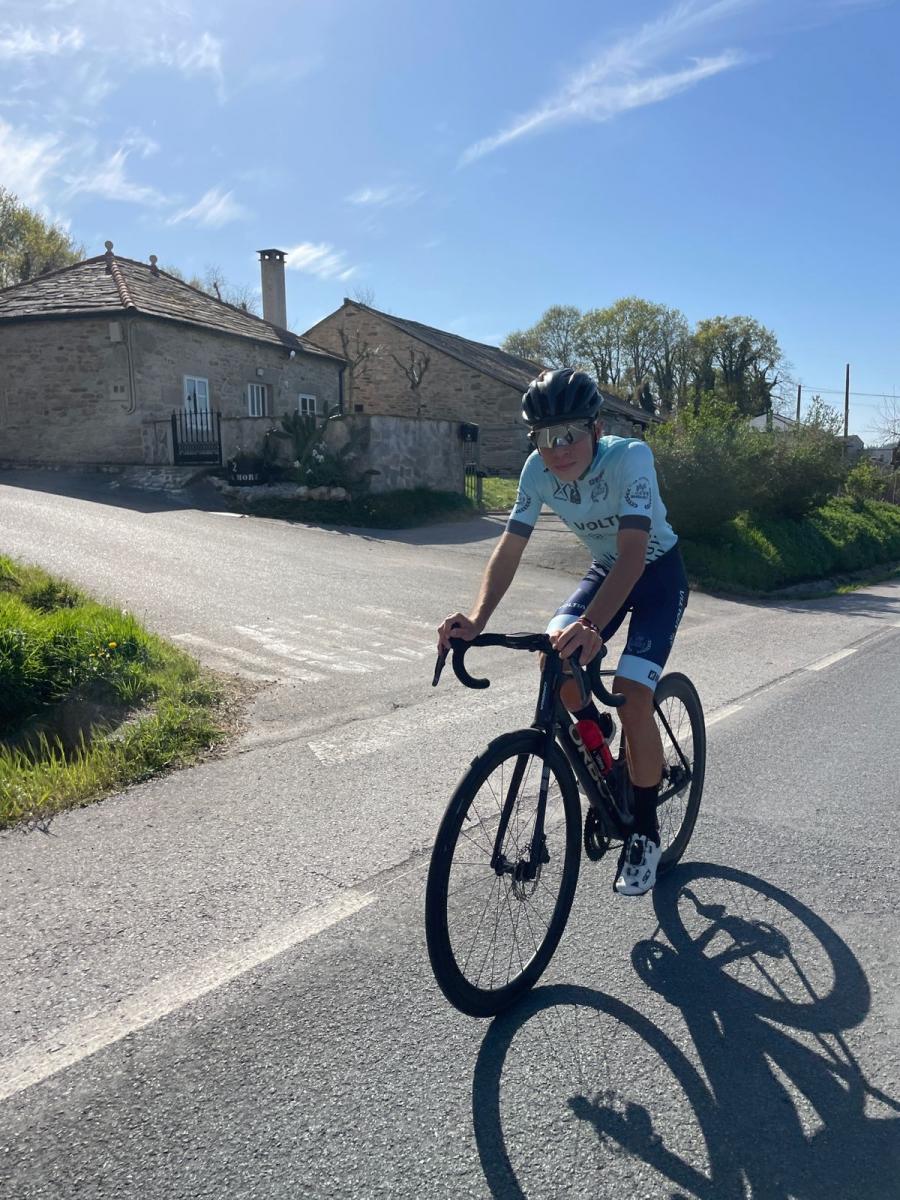 El talento tucumano que conquista Europa y refuerza el presente del ciclismo español