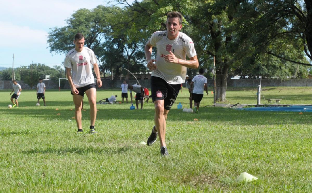 PASADO. Bossio durante un entrenamiento con San Martín.