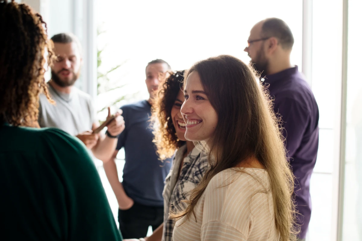 JUVENTUD Y TECNOLOGÍA. T-Connect invita a jóvenes, freelancers y profesionales a sumarse al ecosistema tech con propuestas colaborativas y espacios de networking.