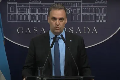 El gobierno de Milei presentó el nuevo régimen que endurece el ingreso, la permanencia y el acceso a servicios públicos para inmigrantes