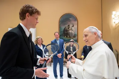 La desopilante respuesta del papa León XIV a Jannik Sinner en un encuentro privado: Todo se rompe