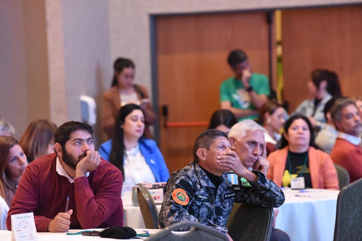 ATENTOS. El público escucha a los expositores en el Hotel Hilton.  LA GACETA / FOTO DE ANALÍA JARAMILLO