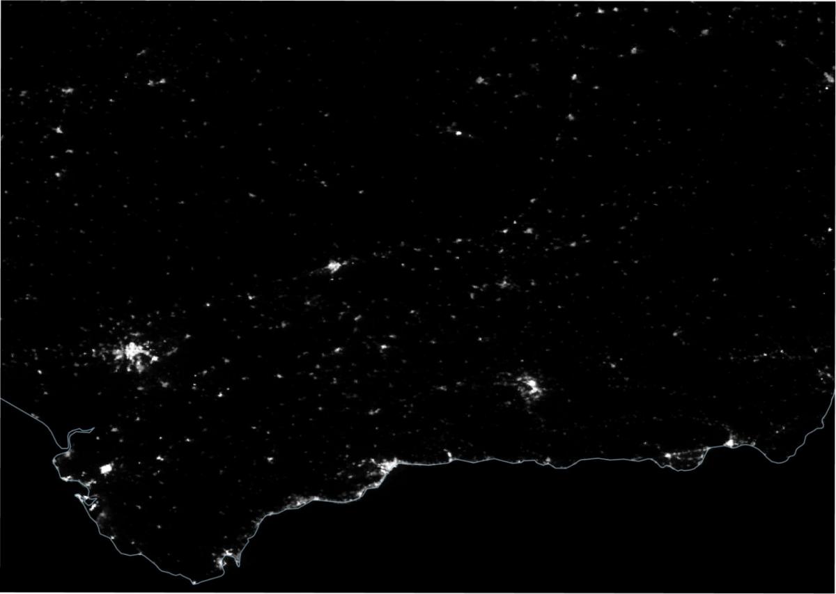 Imagen satelital de Andalucía tomada la madrugada del 28 de abril de 2025 (antes del apagón). Fuente: NASA