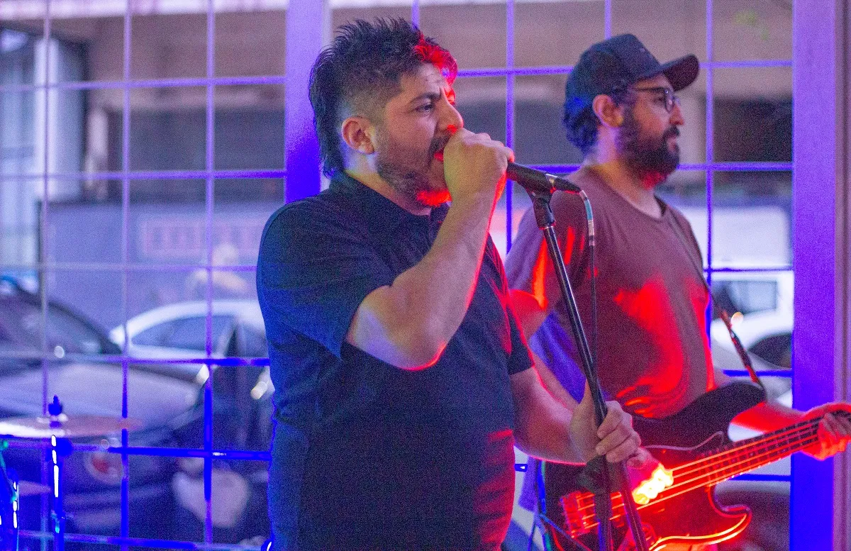 B19 se embarca en un viaje musical desde la contracultura punk