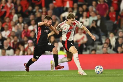 Agenda de TV de hoy: ¿A qué hora juegan Independiente-Guaraní y River Plate-Independiente del Valle?