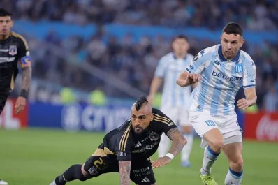La insólita expulsión de Arturo Vidal en la goleada de Racing sobre Colo Colo