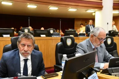 Fuerza Republicana propone eliminar la cartelería en papel durante las campañas electorales