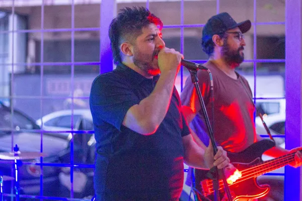 B19 se embarca en un viaje musical desde la contracultura punk