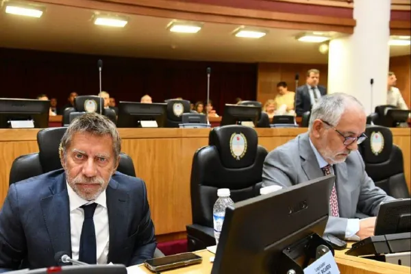 Fuerza Republicana propone eliminar la cartelería en papel durante las campañas electorales