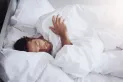 El método simple y económico que ayuda a dormir mejor, según una experta en sueño