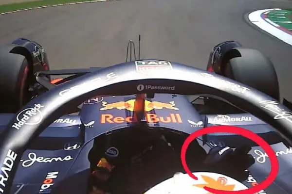 Tensión en la pista: Yuki Tsunoda reaccionó con un gesto obsceno hacia Franco Colapinto