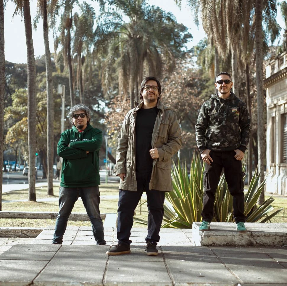 AL FRENTE. Pato Toledo y los hermanos Álvarez, Ponja y René. Metaroot promete un show de alto vuelo.