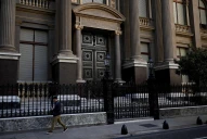 El dólar se estabiliza, mientras se recuperan las reservas