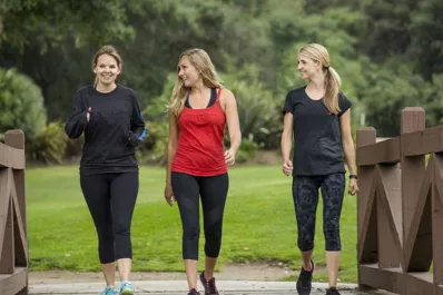 Caminar y socializar: la combinación perfecta para evitar el deterioro cognitivo