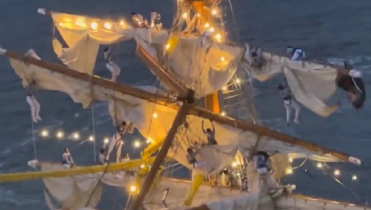 LESIONADOS. Las autoridades informaron que al menos una veintena de tripulantes debieron ser hospitalizados.