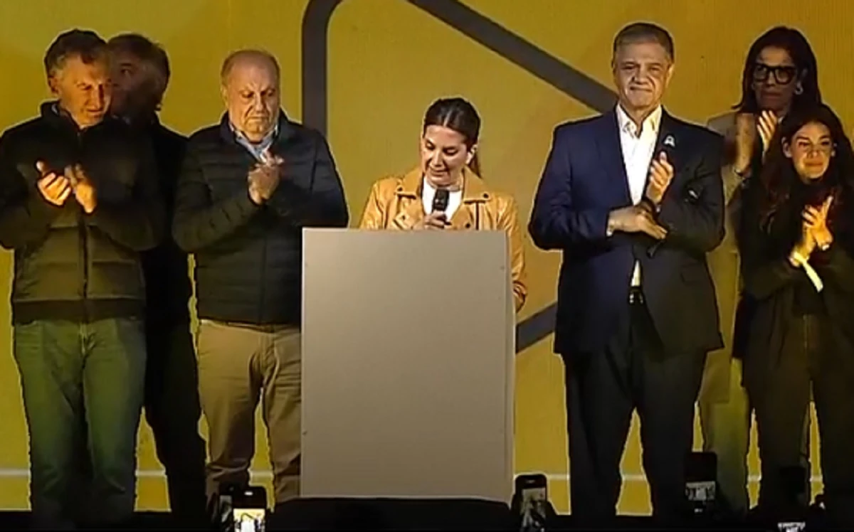 BÚNKER. Lospennato subió al escenario junto al ex presidente Mauricio Macri.