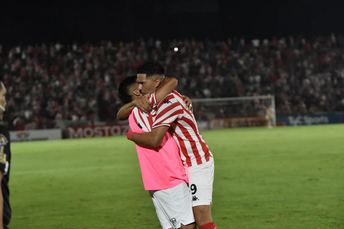FESTEJO DE GOL. Martín Pino llegó a cinco tantos con la camiseta de San Martín.