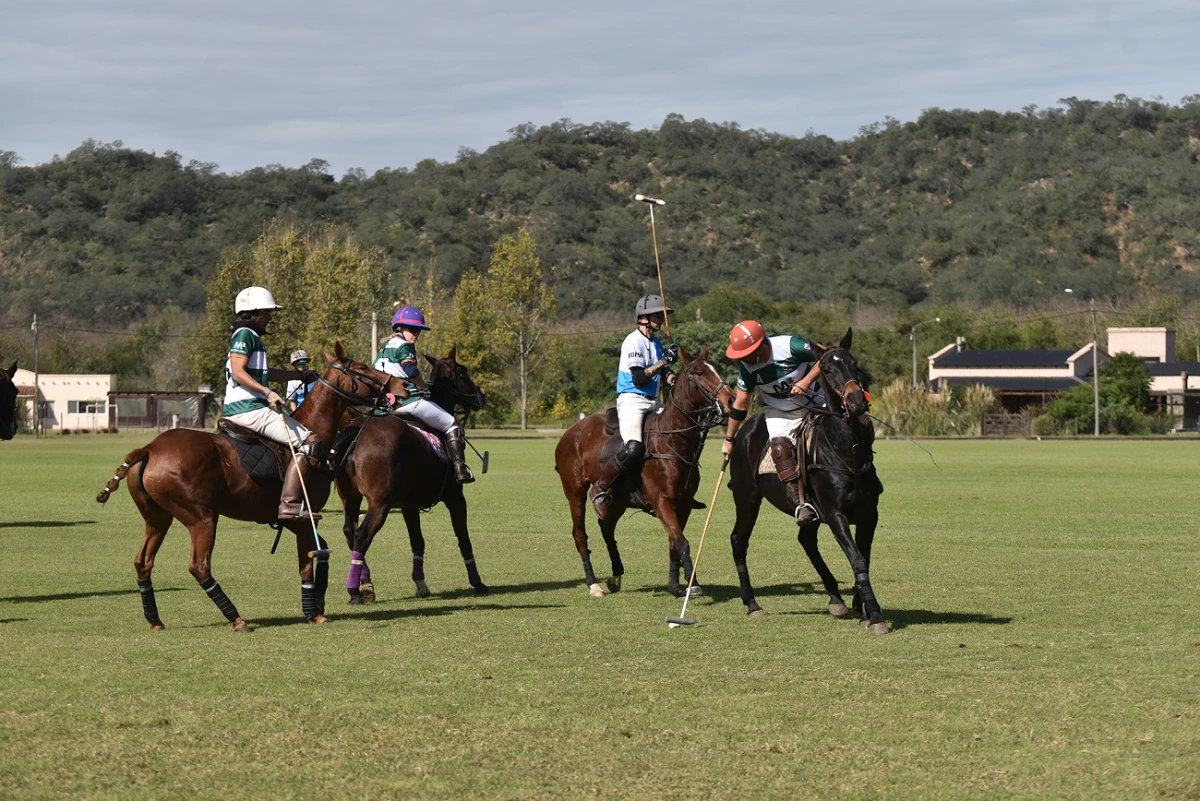 Heredó el polo por su familia y explicó cómo es el cuidado de los caballos para este deporte