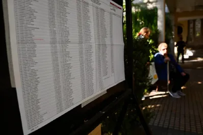 Cerraron los comicios en Buenos Aires, en una jornada marcada por la apatía y los cruces verbales