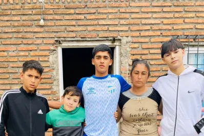 Tiene a su padre preso y juega para sacar a su familia adelante: la historia de una promesa de Atlético Tucumán