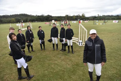 Fue campeona nacional de equitación, fundó un club y dirige uno de los semilleros de amazonas más grandes de Tucumán