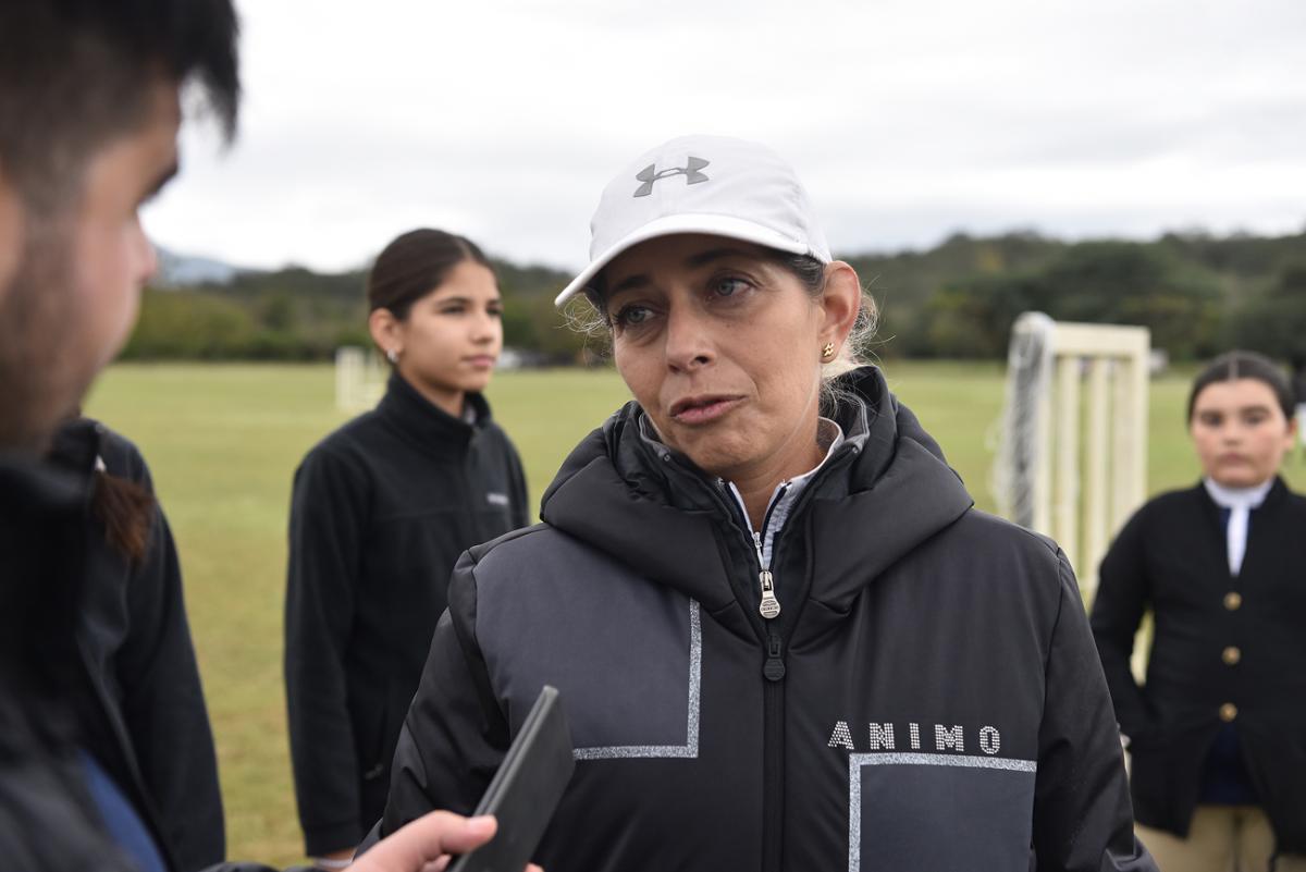 Josefina Manzur llegó con un grupo de sus alumnas a la competición.