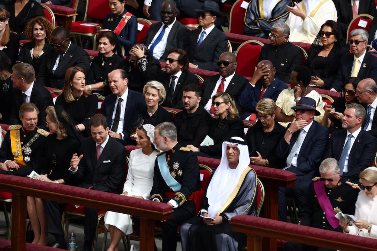 Quiénes son los líderes mundiales que asistieron y quiénes faltaron a la entronización del papa León XIV