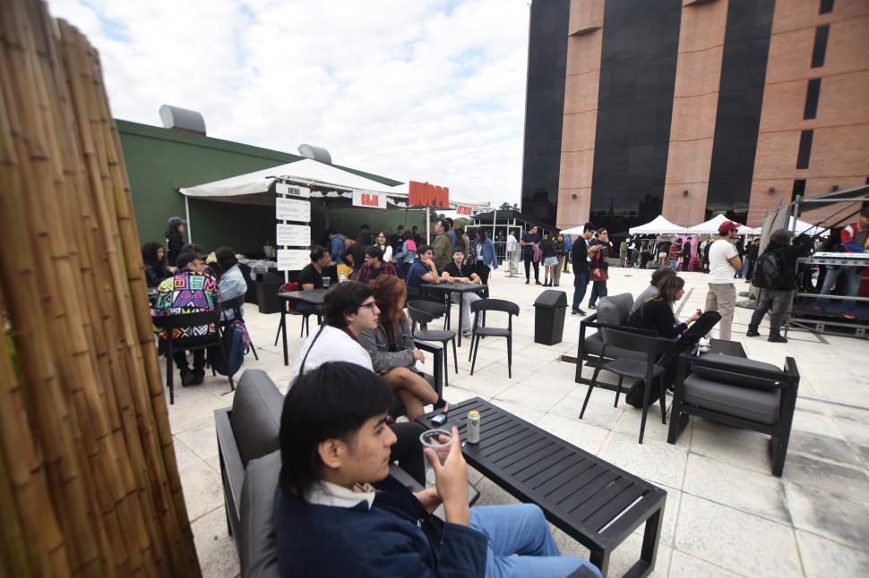 COMODIDAD. El público tuvo lugares confortables para disfrutar y comer.