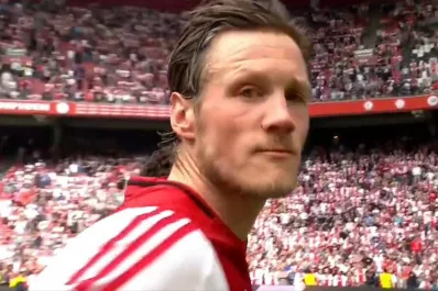 El jugador al que Lionel Messi llamó “bobo” perdió la cabeza y golpeó a un camarógrafo