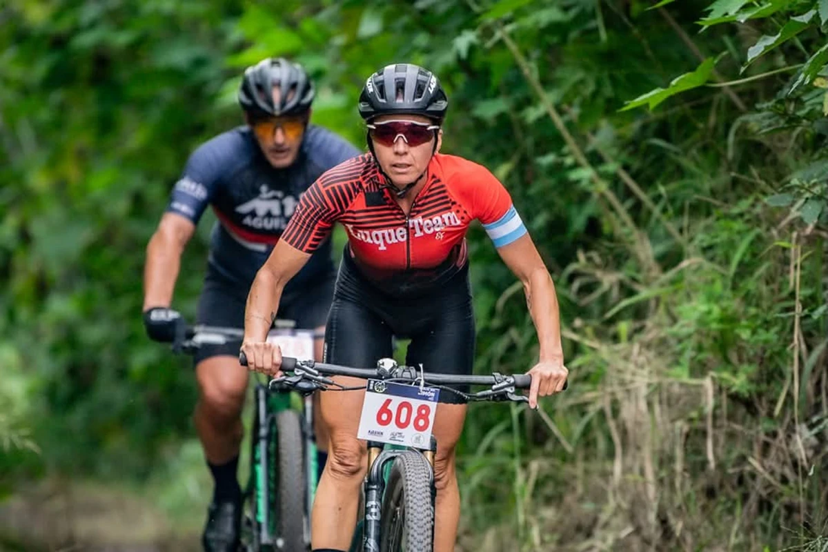 Llegó a Tucumán por el Trasmontaña y se quedó para ser madre, entrenadora y referente del mountain bike