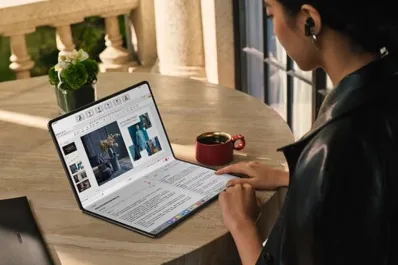 Huawei lanzó la MateBook Fold, la notebook de 18 plegable más delgada