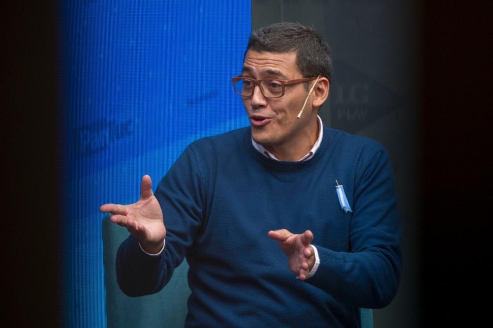 PACTO A FUTURO. “Hay que pensar en las próximas generaciones”, dijo De Rosa. El titular de Meta Tucumán pidió el compromiso del Estado provincial.