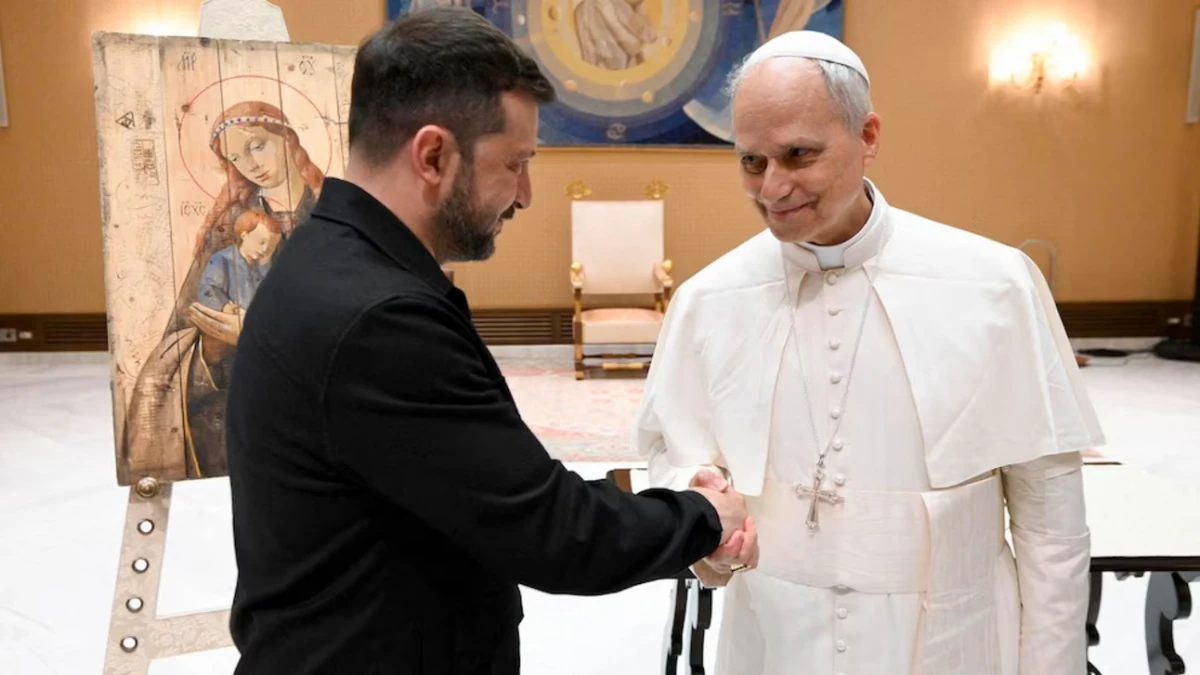 Volodimir Zelensky, presidente de Ucrania, con el papa León XIV.