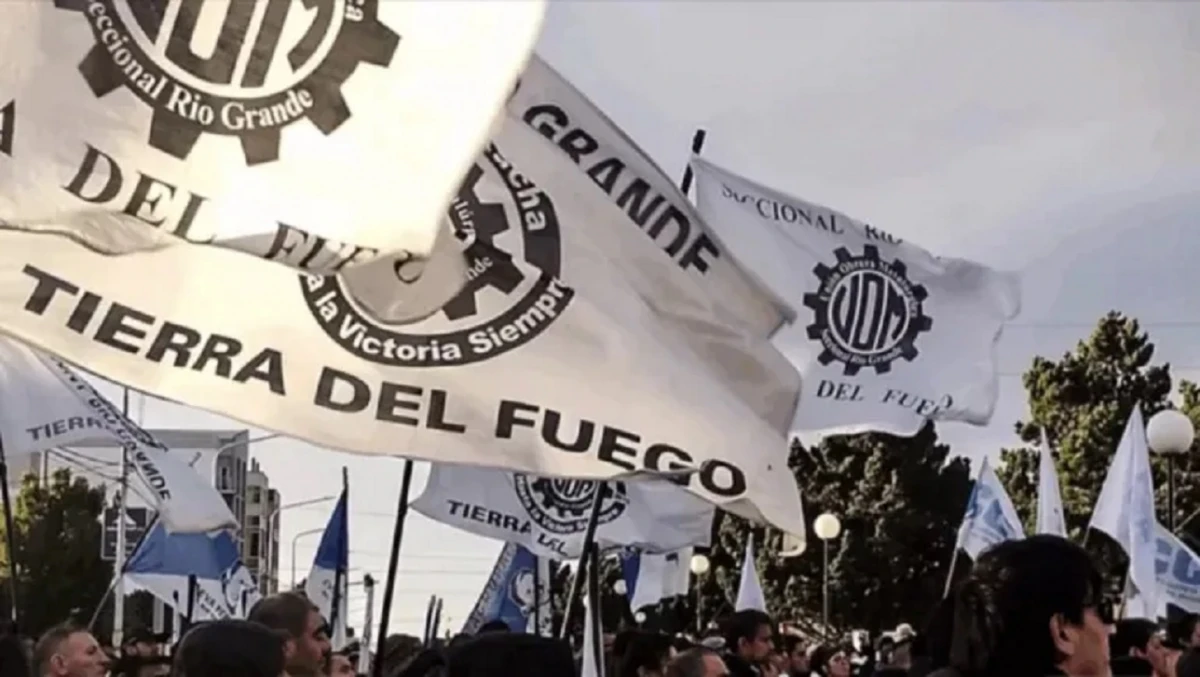 Trabajadores de Tierra del Fuego paran y marchan contra las medidas arancelarias del gobierno nacional