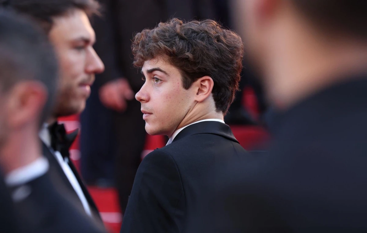 Las mejores fotos de Franco Colapinto en el festival de Cannes: “Hoy aprendí lo que es un smoking y un moño”