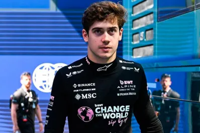 El percance de Franco Colapinto al presentar el GP de Mónaco a los seguidores de Alpine