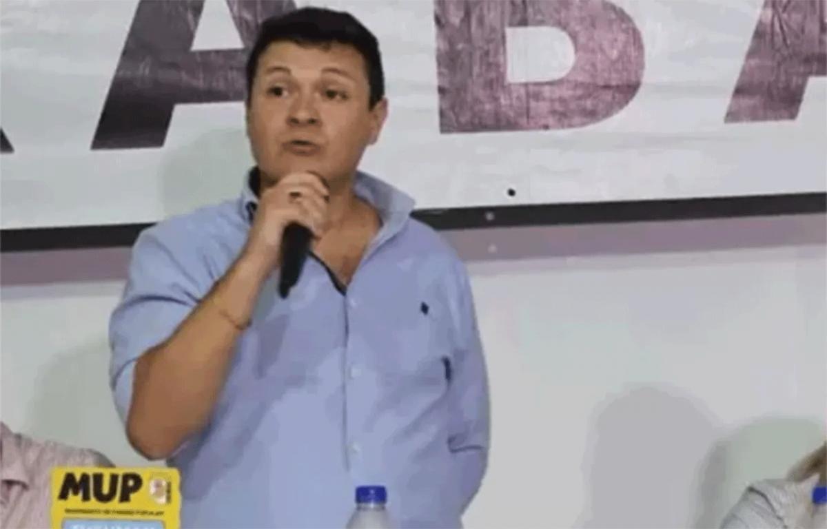 Pintadas que postulan a Noguera y un reclamo a Jaldo: a favor o en contra de Milei