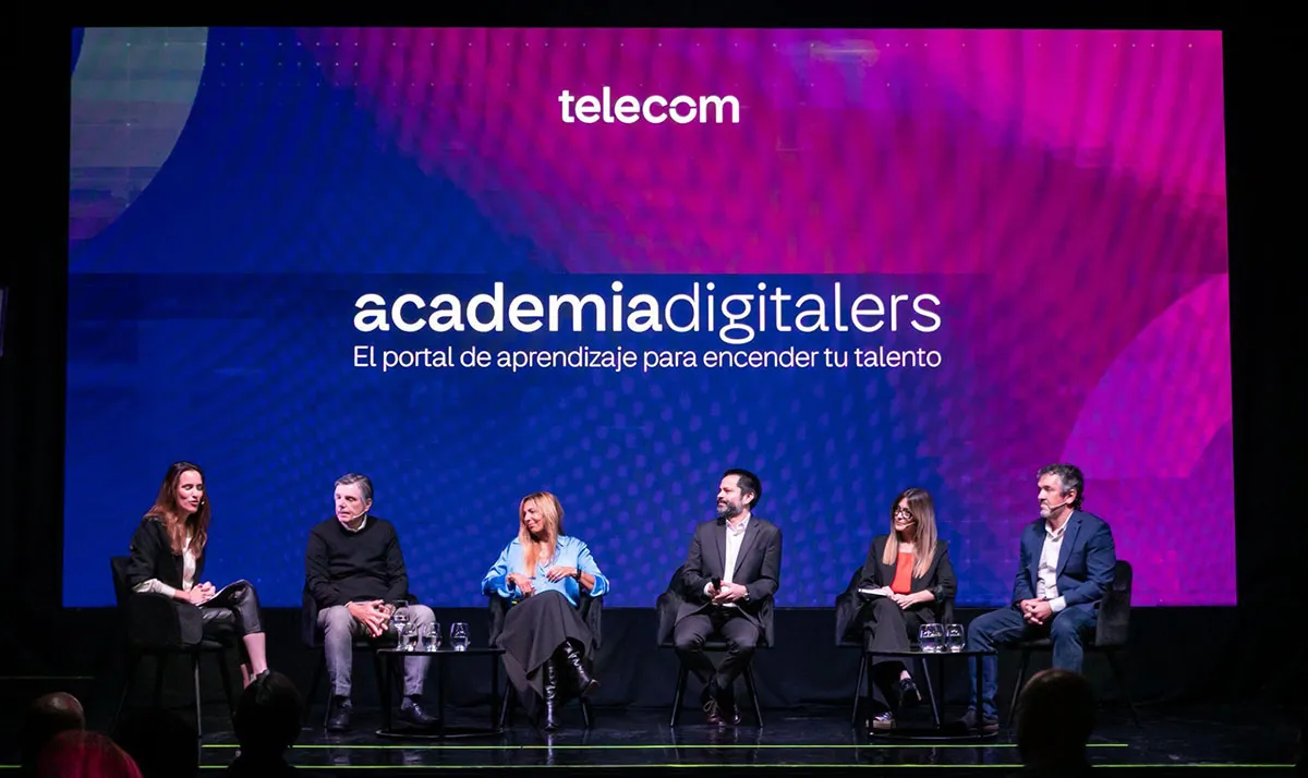 NUEVA PROPUESTA. Directivos y referentes del ecosistema digital participaron del lanzamiento del dispositivo de Telecom.