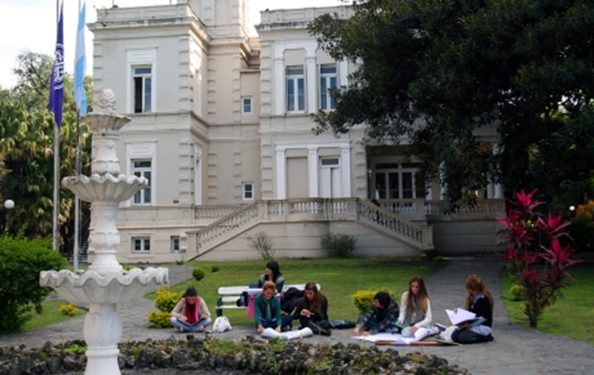 BECAS SANTANDER. Hay 38 universidades argentinas participantes, entre ellas, la Universidad de San Pablo-T, única habilitada en Tucumán. / SAN PABLO-T