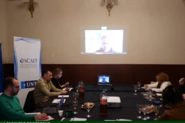 Encuentro en la Facultad de Derecho: buscan que el conocimiento científico llegue a las empresas