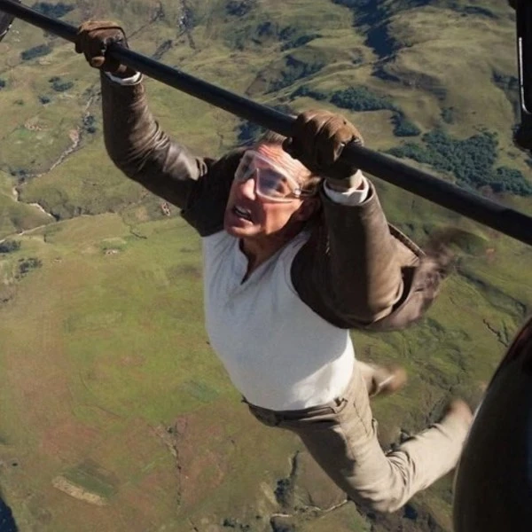 EN LAS ALTURAS. Tom Cruise vuelve a protagonizar escenas de riesgo.