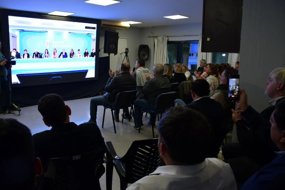 MITIN PERONISTA. Congresales jaldistas se expresaron vía ZOOM.